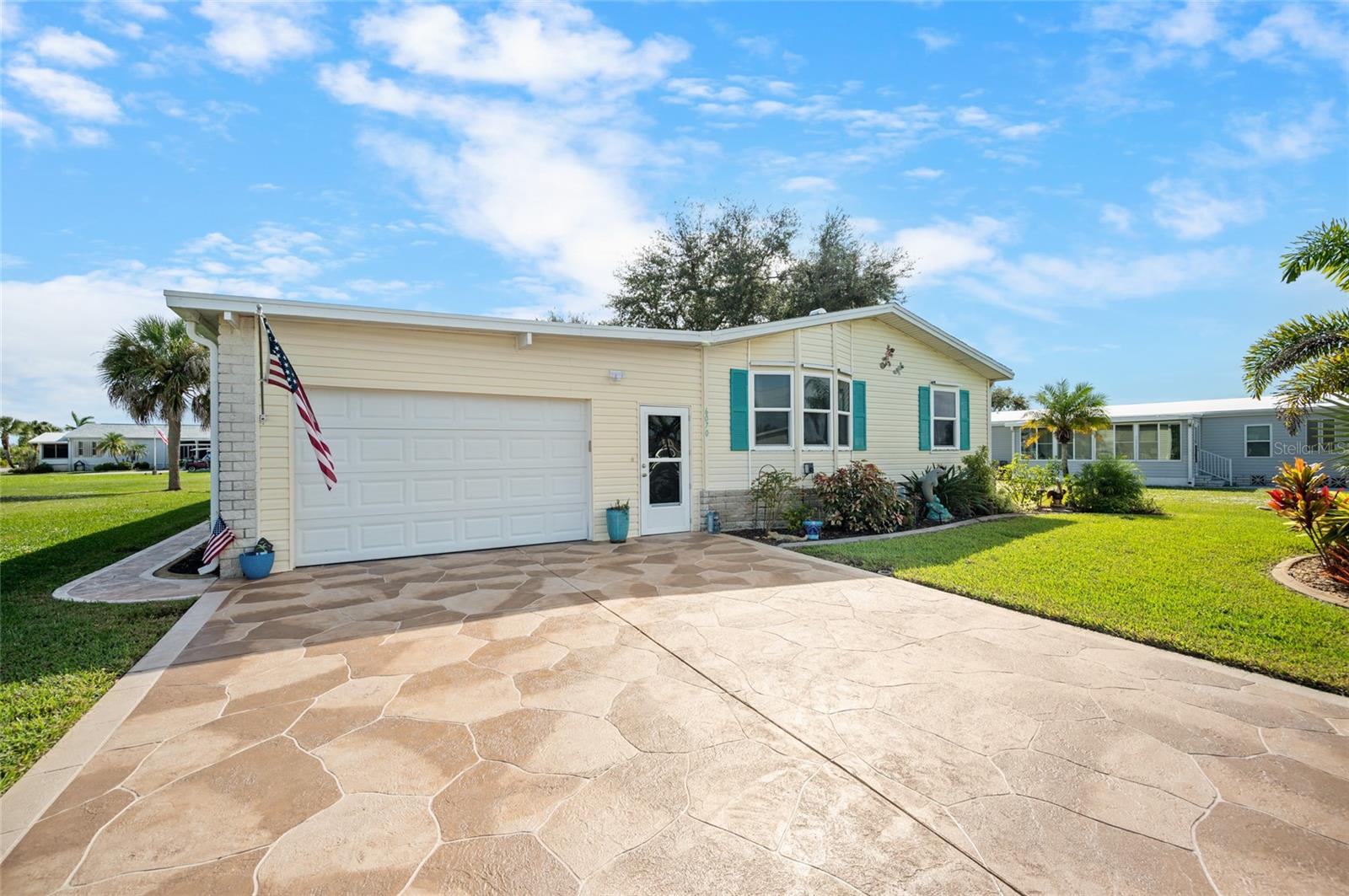 LEMON BAY ISLES PH 03 - Residential