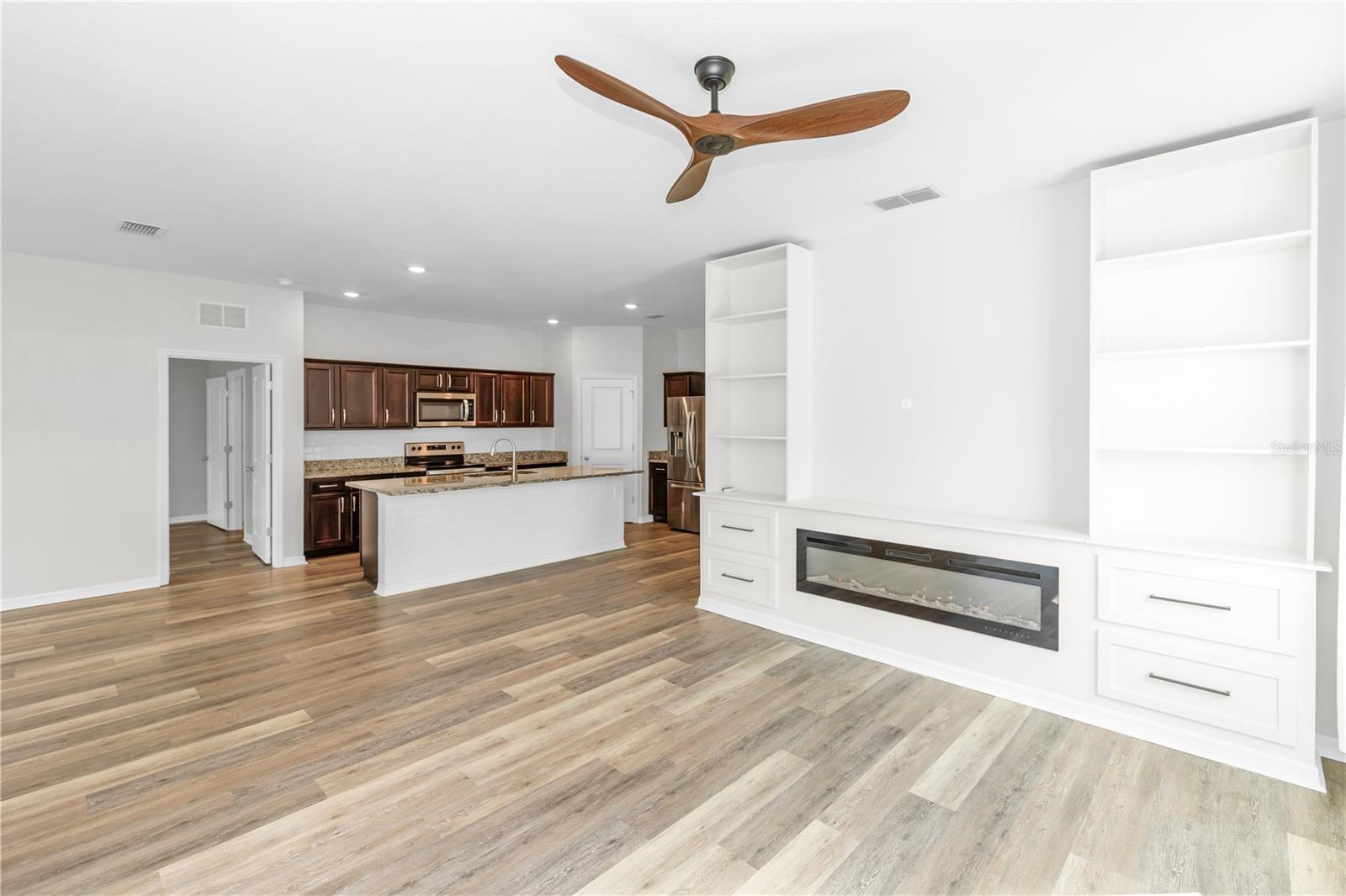 COASTAL WOODS UN B1 - Residential