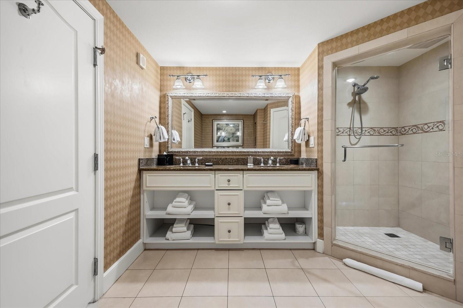 REUNION GRANDE CONDO - Residential