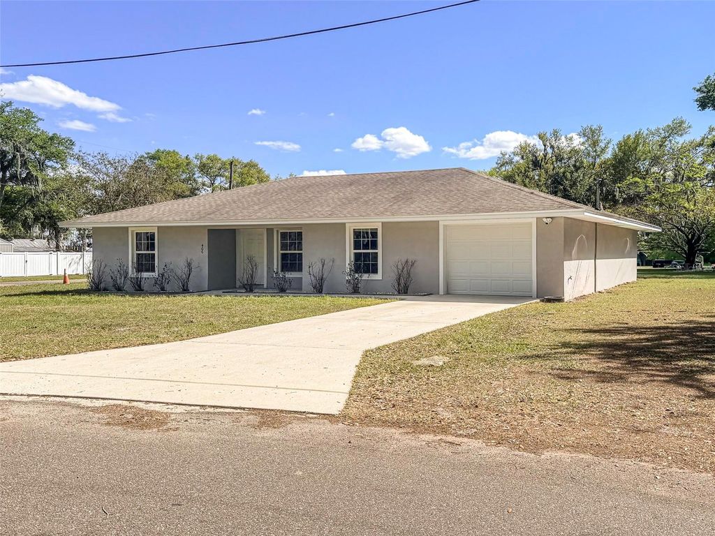 Photo of 406 8th Street SE, Fort Meade, FL 33841 (MLS # L4960476)