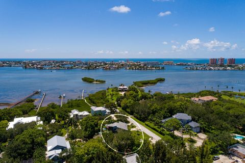 A home in SEMINOLE