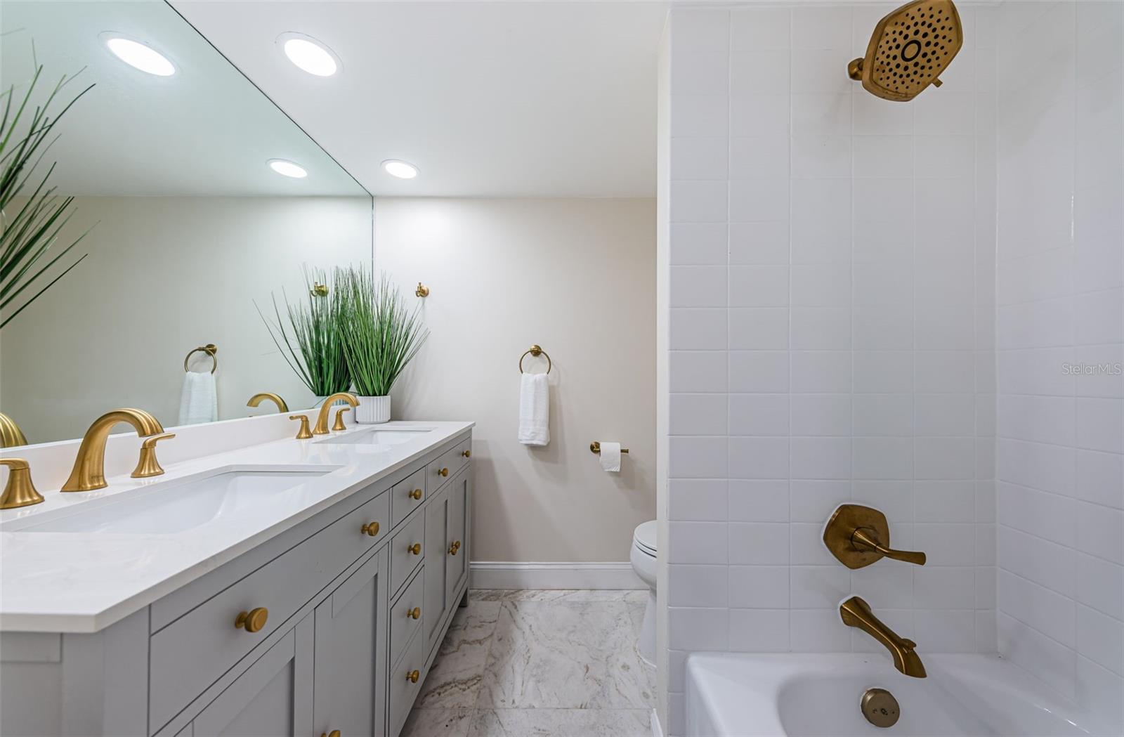 BAY ISLAND GROUP 1 - Residential