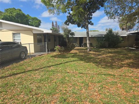 Photo of 953 6th Street SE, Winter Haven, FL 33880 (MLS # L4960452)