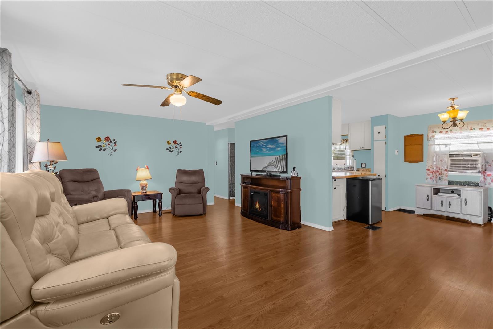 113 TROPICAL LANE