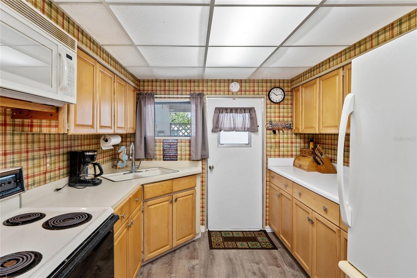 8021 WESTERN CIRCLE DRIVE