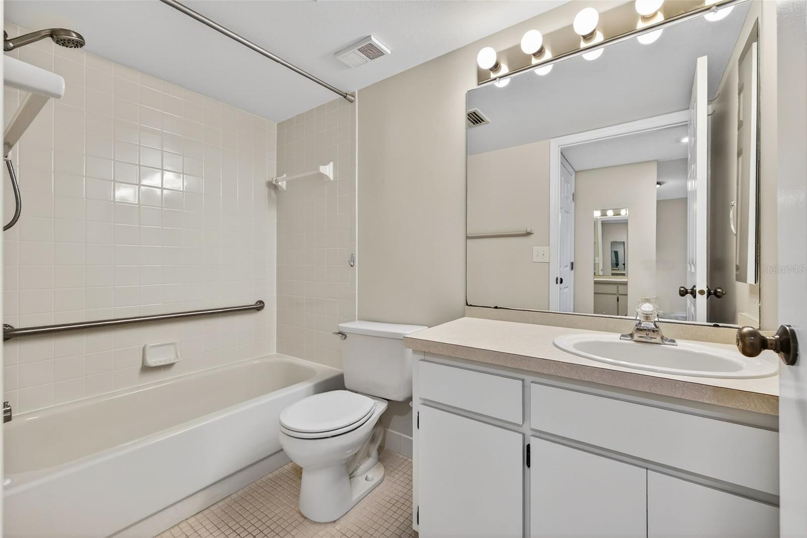 ON TOP OF THE WORLD - Residential