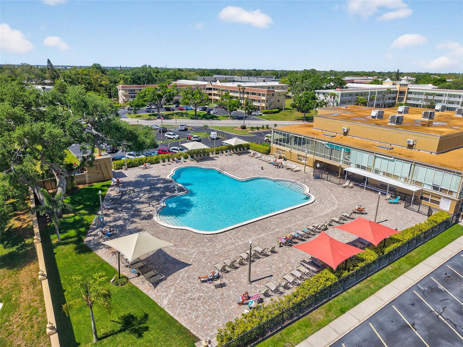 ON TOP OF THE WORLD - Residential