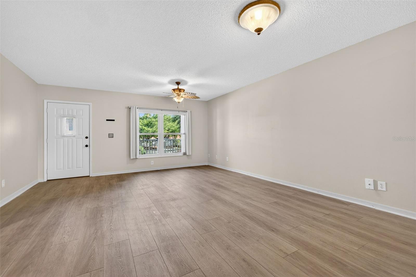 ON TOP OF THE WORLD - Residential