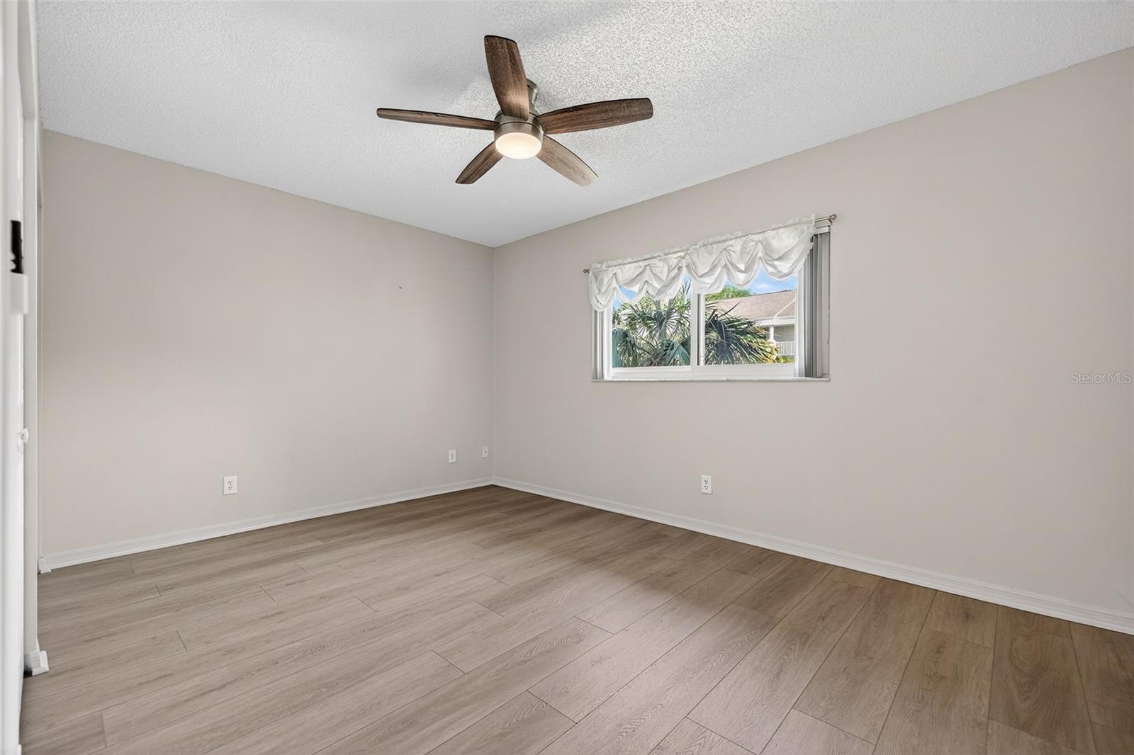 ON TOP OF THE WORLD - Residential