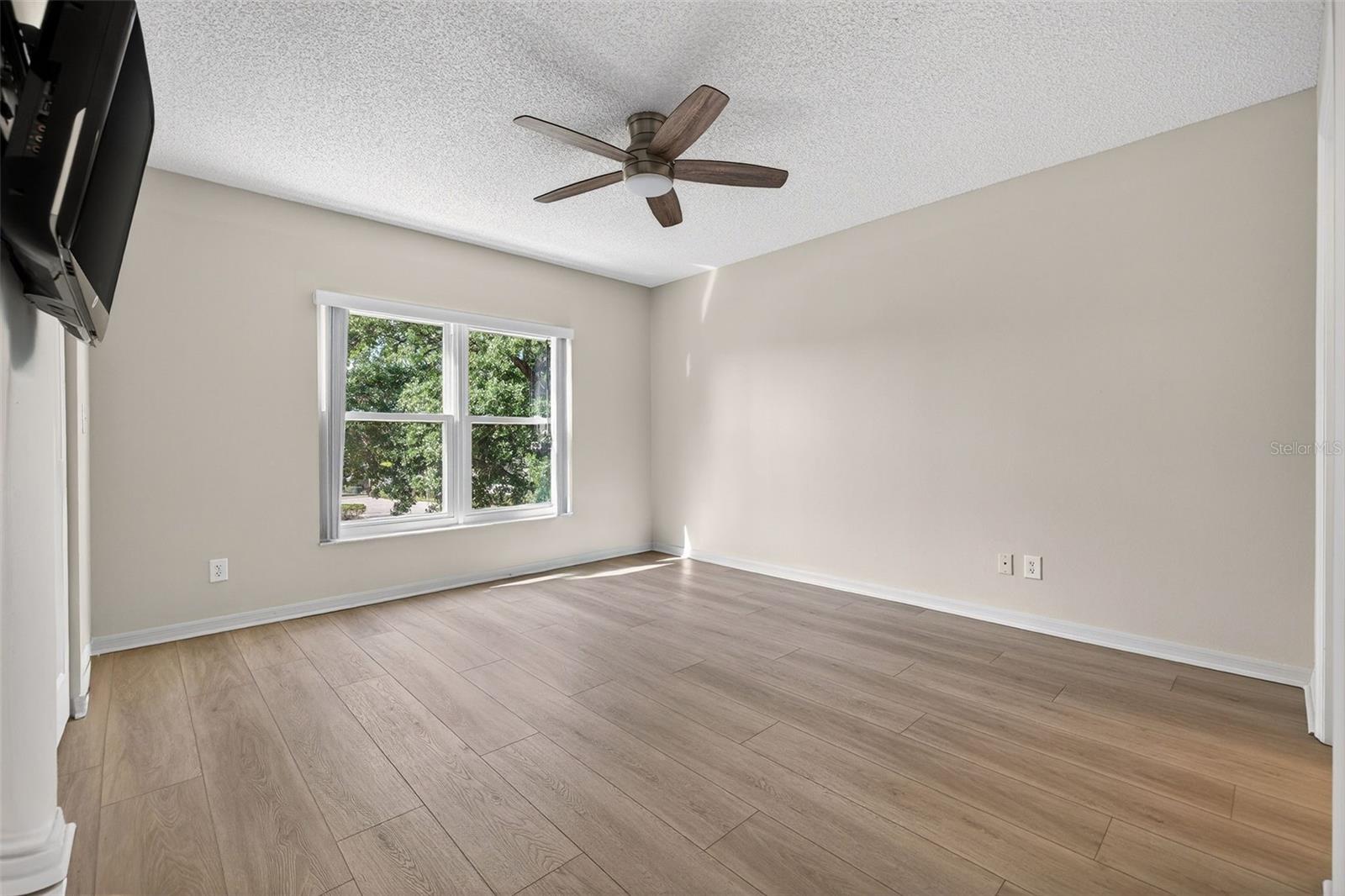 ON TOP OF THE WORLD - Residential