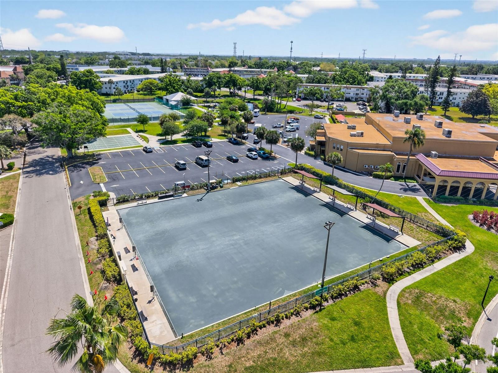 ON TOP OF THE WORLD - Residential