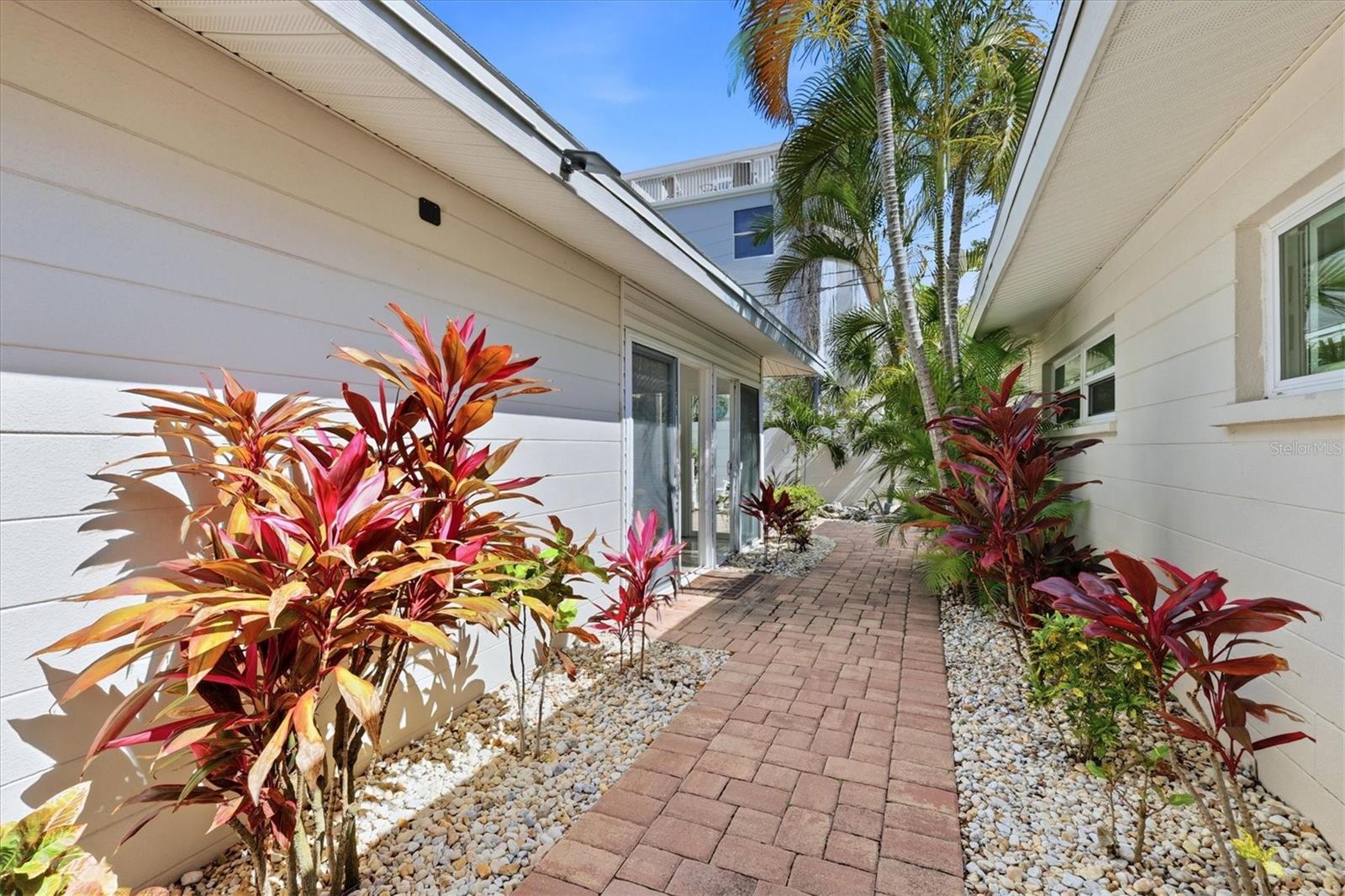 PROVINCIAL GARDENS - Residential