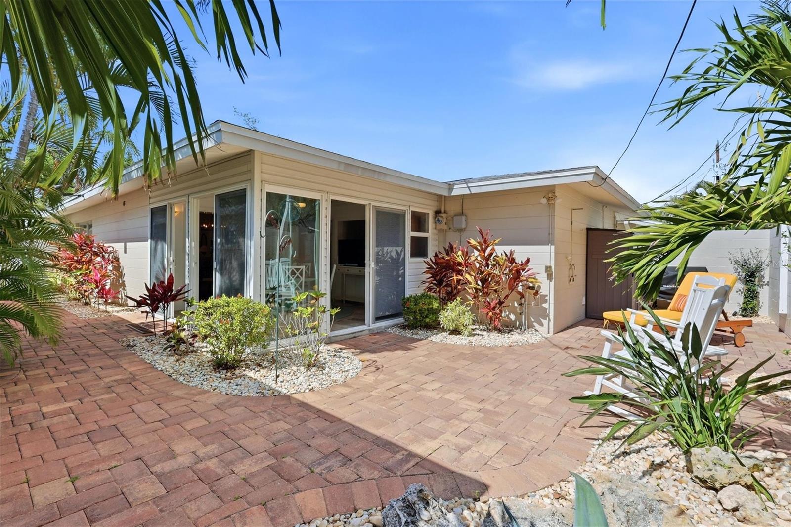 PROVINCIAL GARDENS - Residential