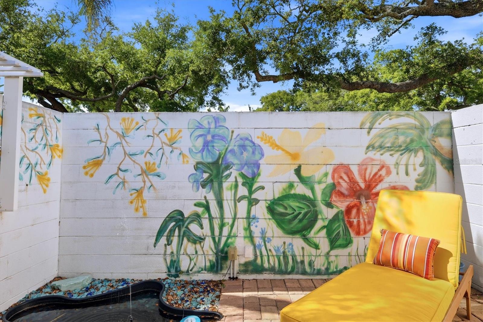 PROVINCIAL GARDENS - Residential