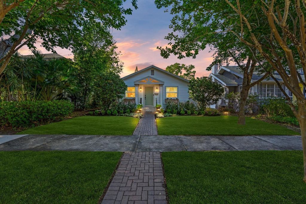 Photo of 1121 21st Avenue N, St Petersburg, FL 33704 (MLS # TB8503908)