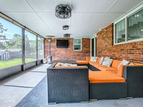 Tiny photo for 111 Cardinal Lane, Eustis, FL 32726 (MLS # G5109605)