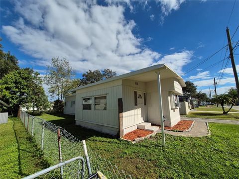 A home in LAKE ALFRED