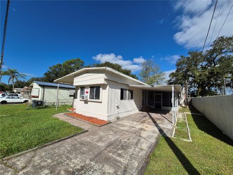 A home in LAKE ALFRED