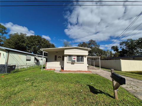 A home in LAKE ALFRED