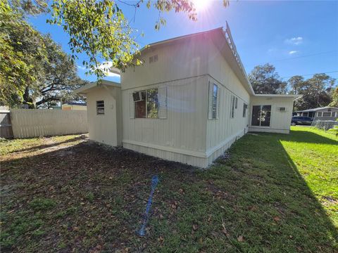 A home in LAKE ALFRED