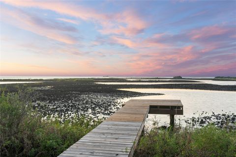 A home in CEDAR KEY