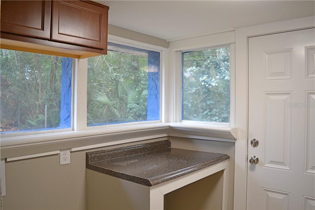 LOCKHARTS - Residential Lease