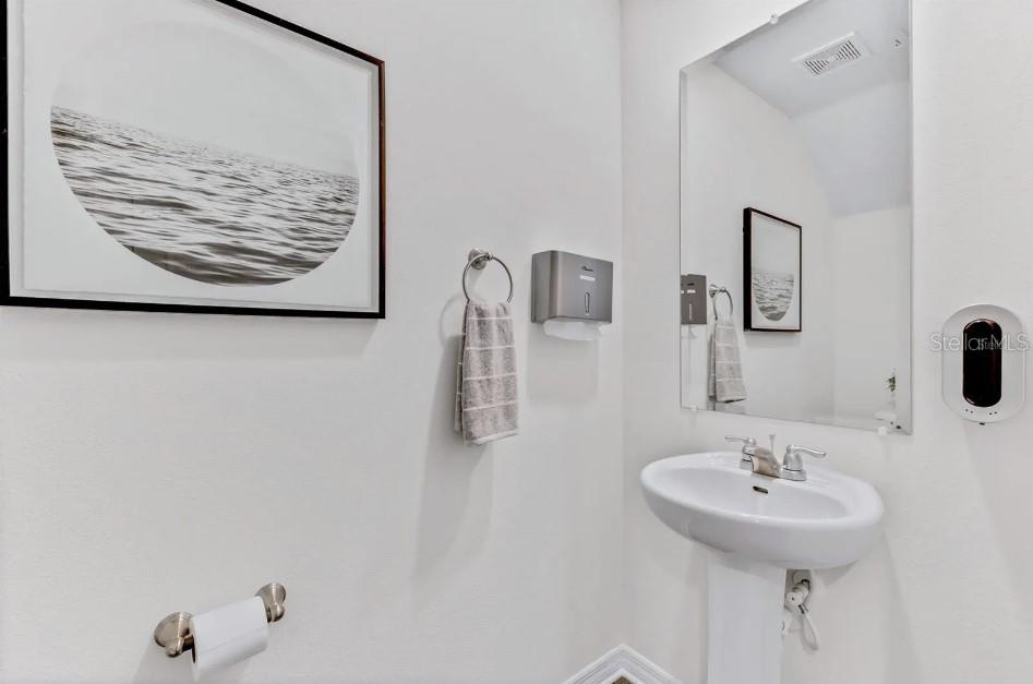 LAUREL COMMONS - Residential Lease