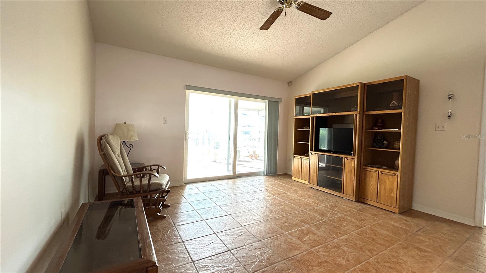 COUNTRY CHASE - Residential