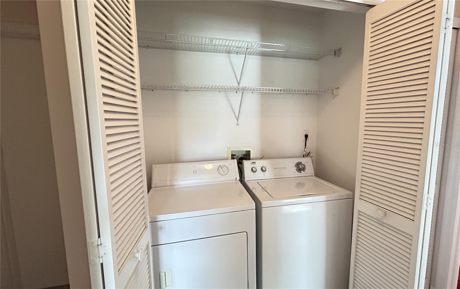 COUNTRY CHASE - Residential