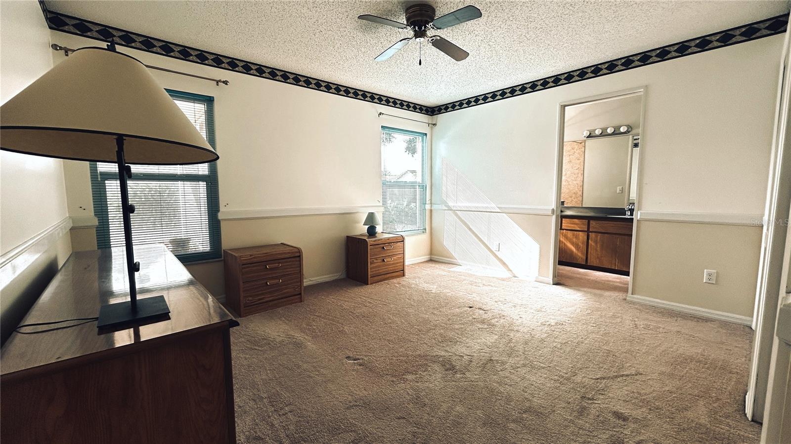 COUNTRY CHASE - Residential