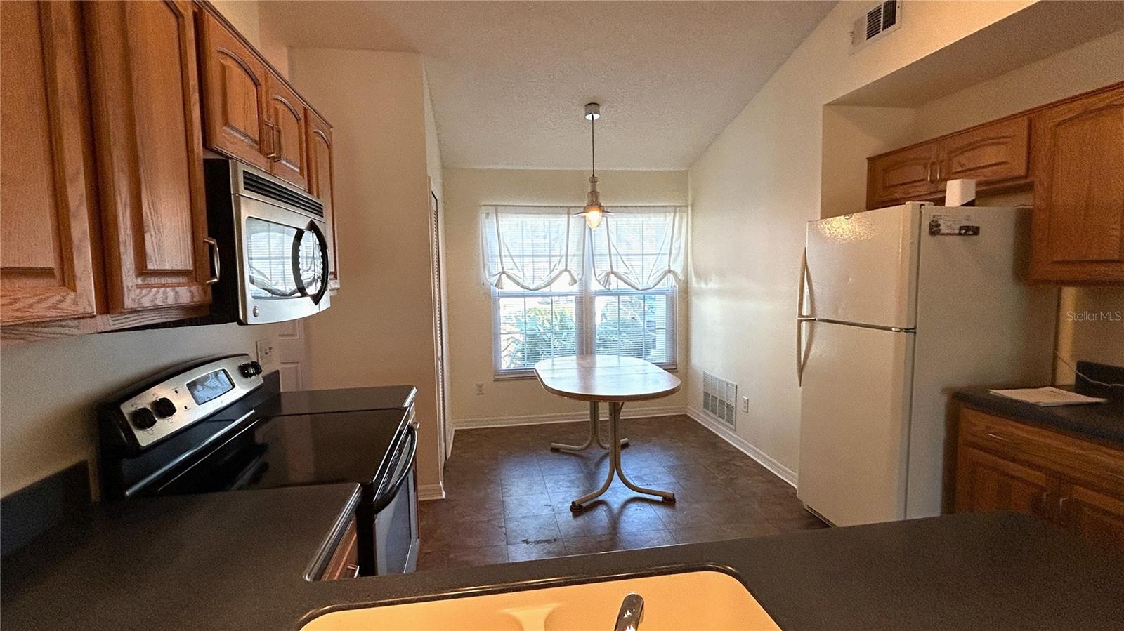 COUNTRY CHASE - Residential