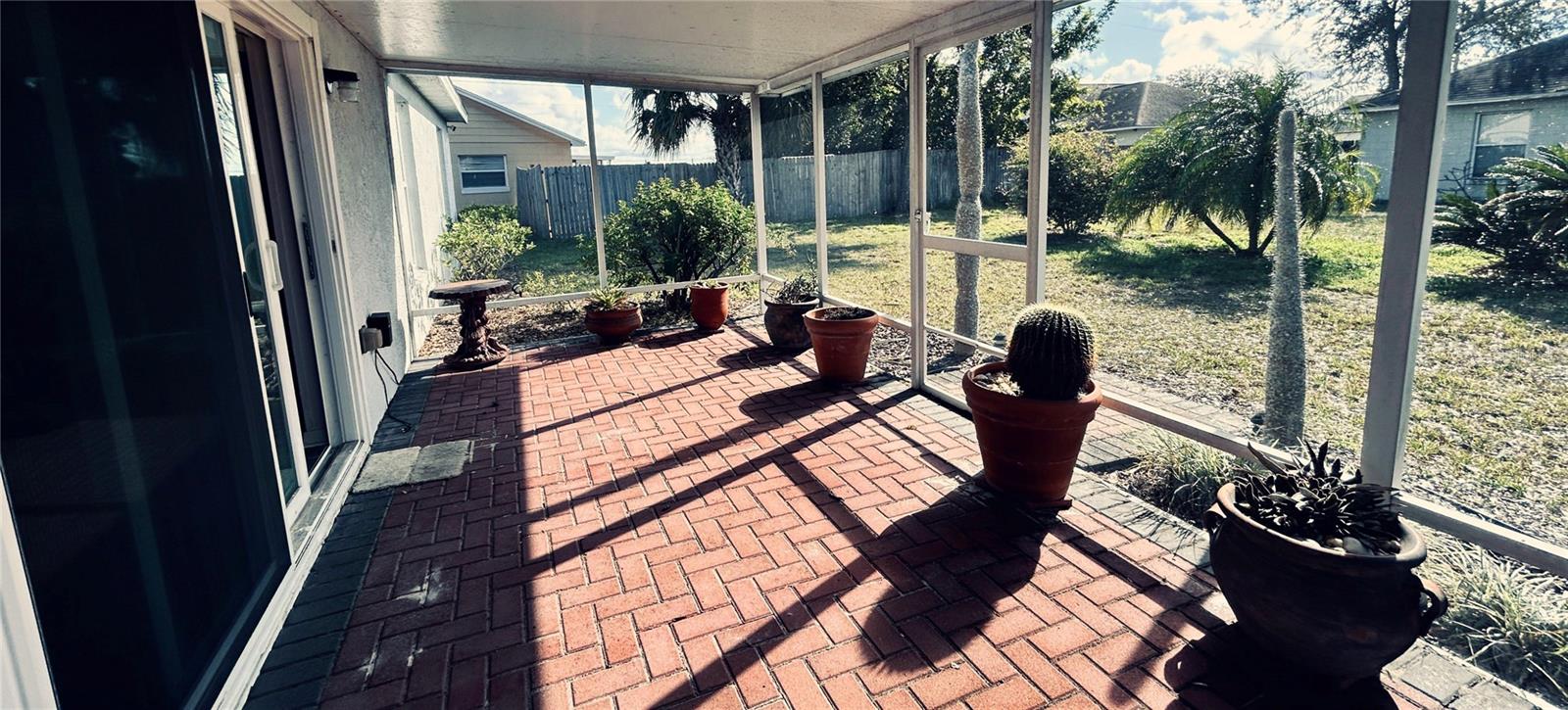 COUNTRY CHASE - Residential