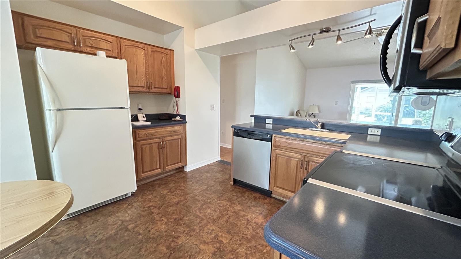 COUNTRY CHASE - Residential