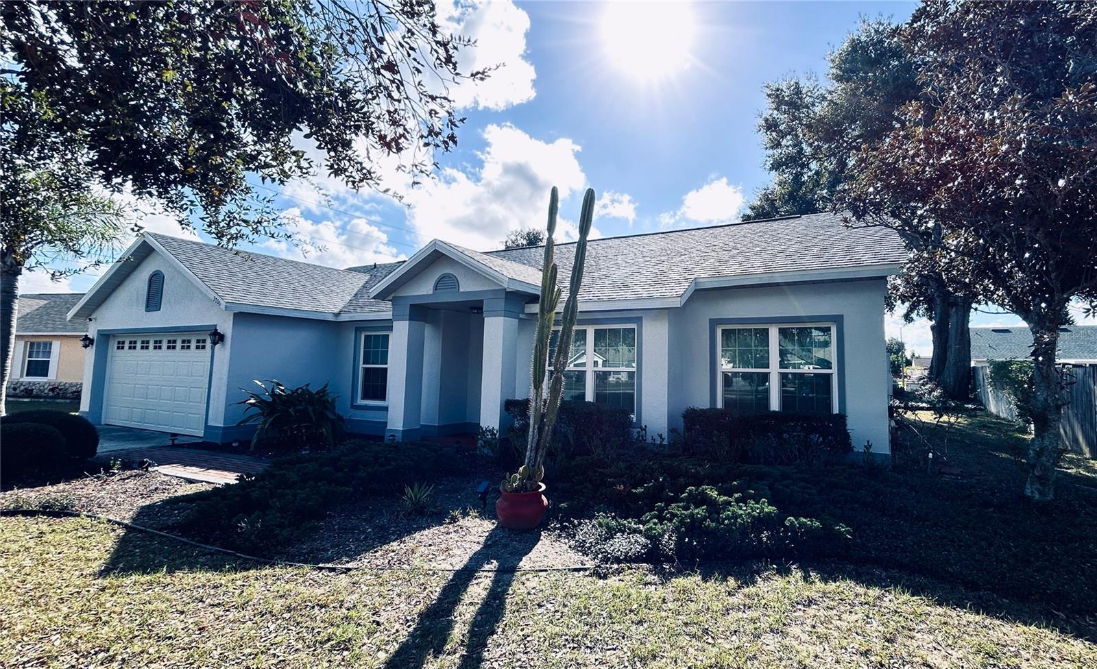 COUNTRY CHASE - Residential