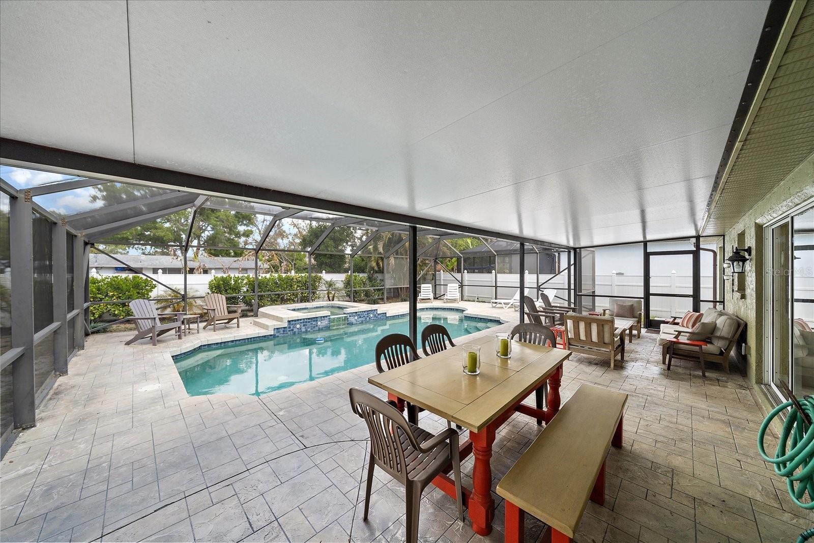 COLONIAL TERRACE - Residential