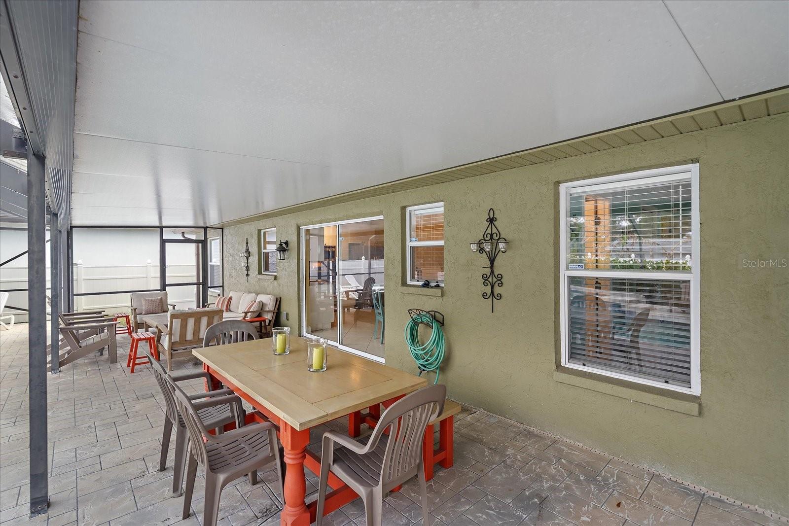 COLONIAL TERRACE - Residential