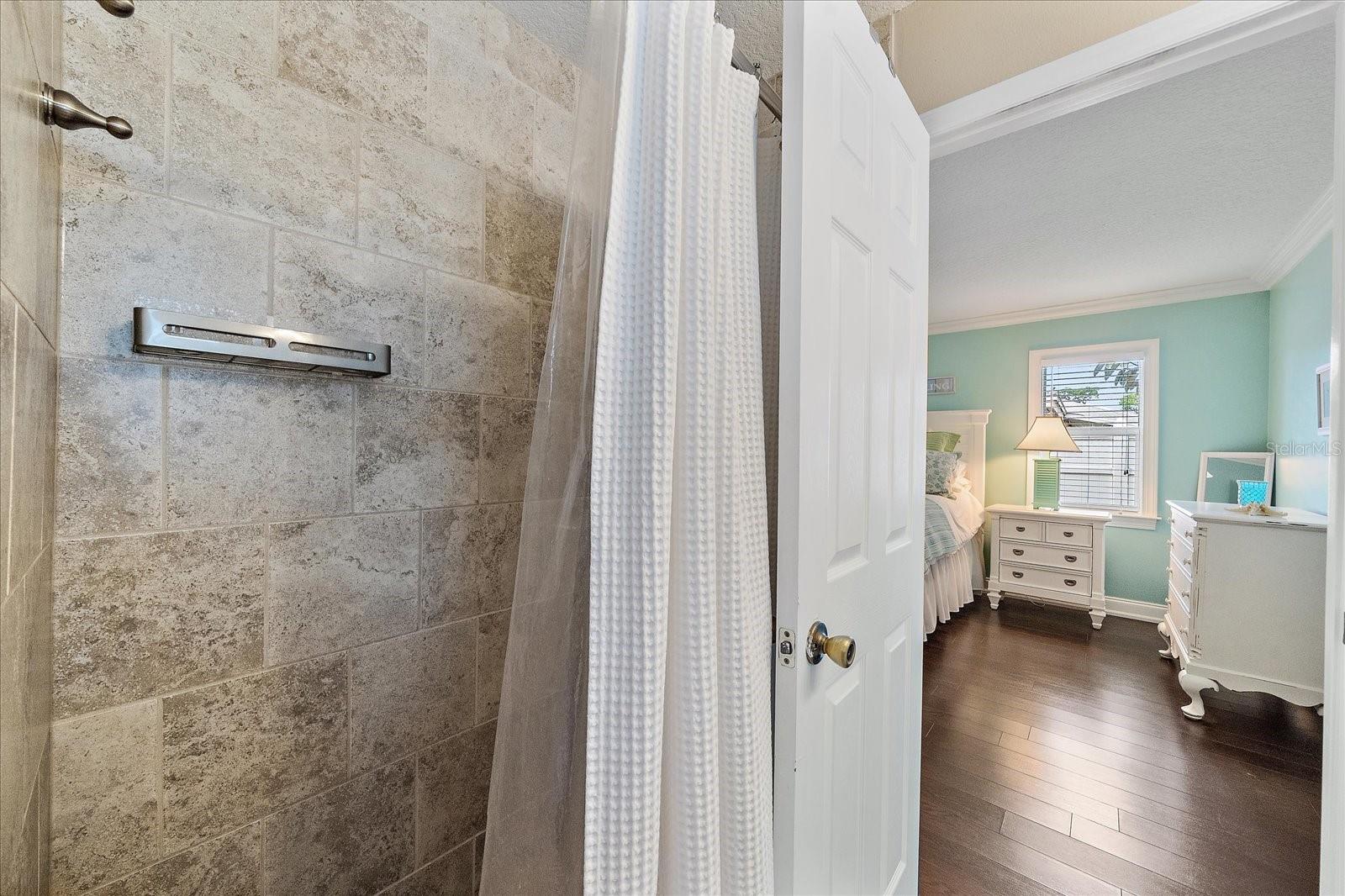 COLONIAL TERRACE - Residential