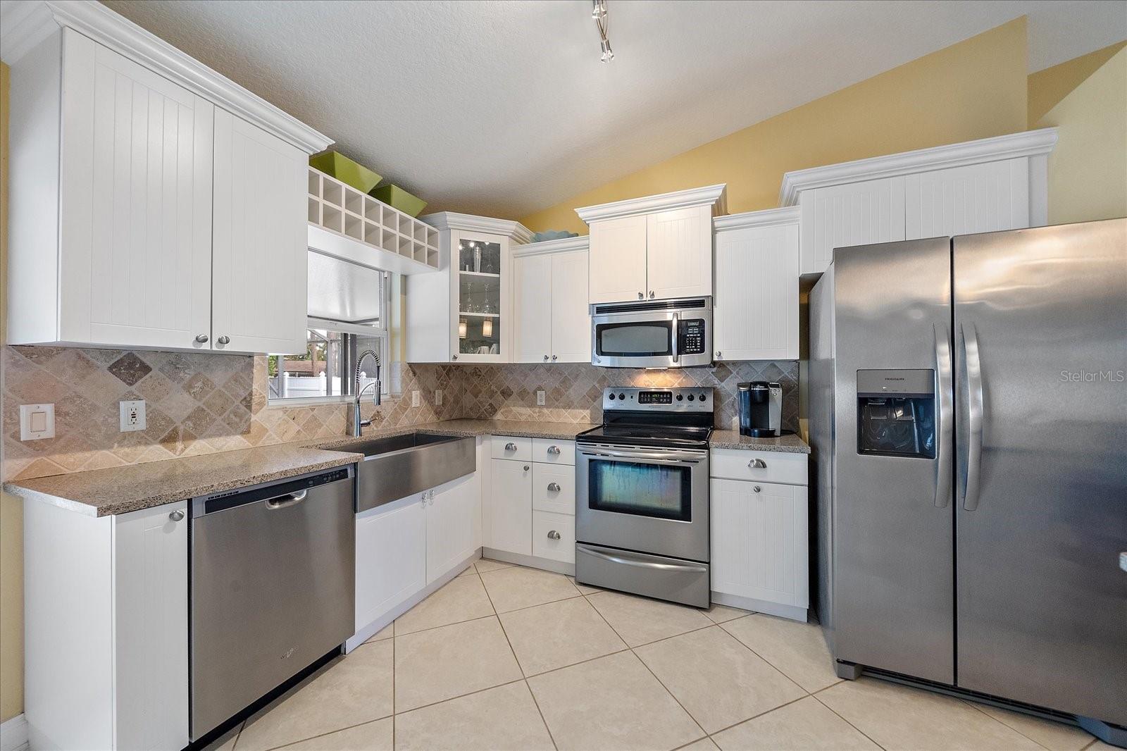 COLONIAL TERRACE - Residential