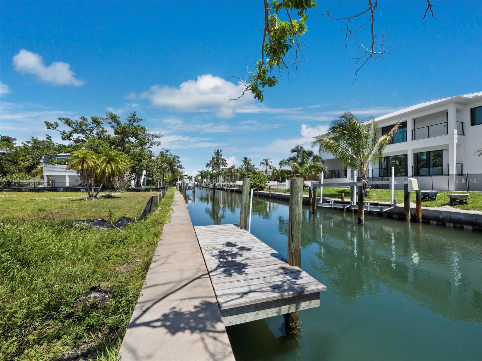 SLEEPY LAGOON PARK - Land