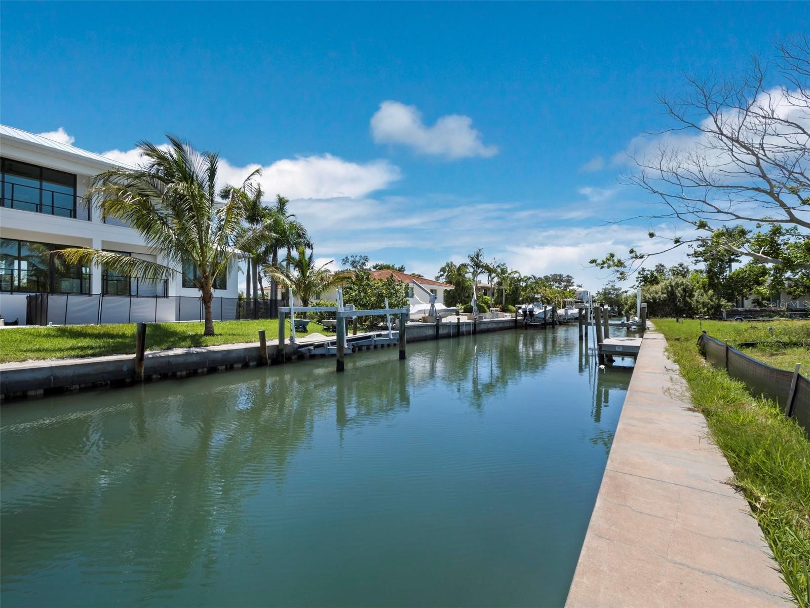 SLEEPY LAGOON PARK - Land