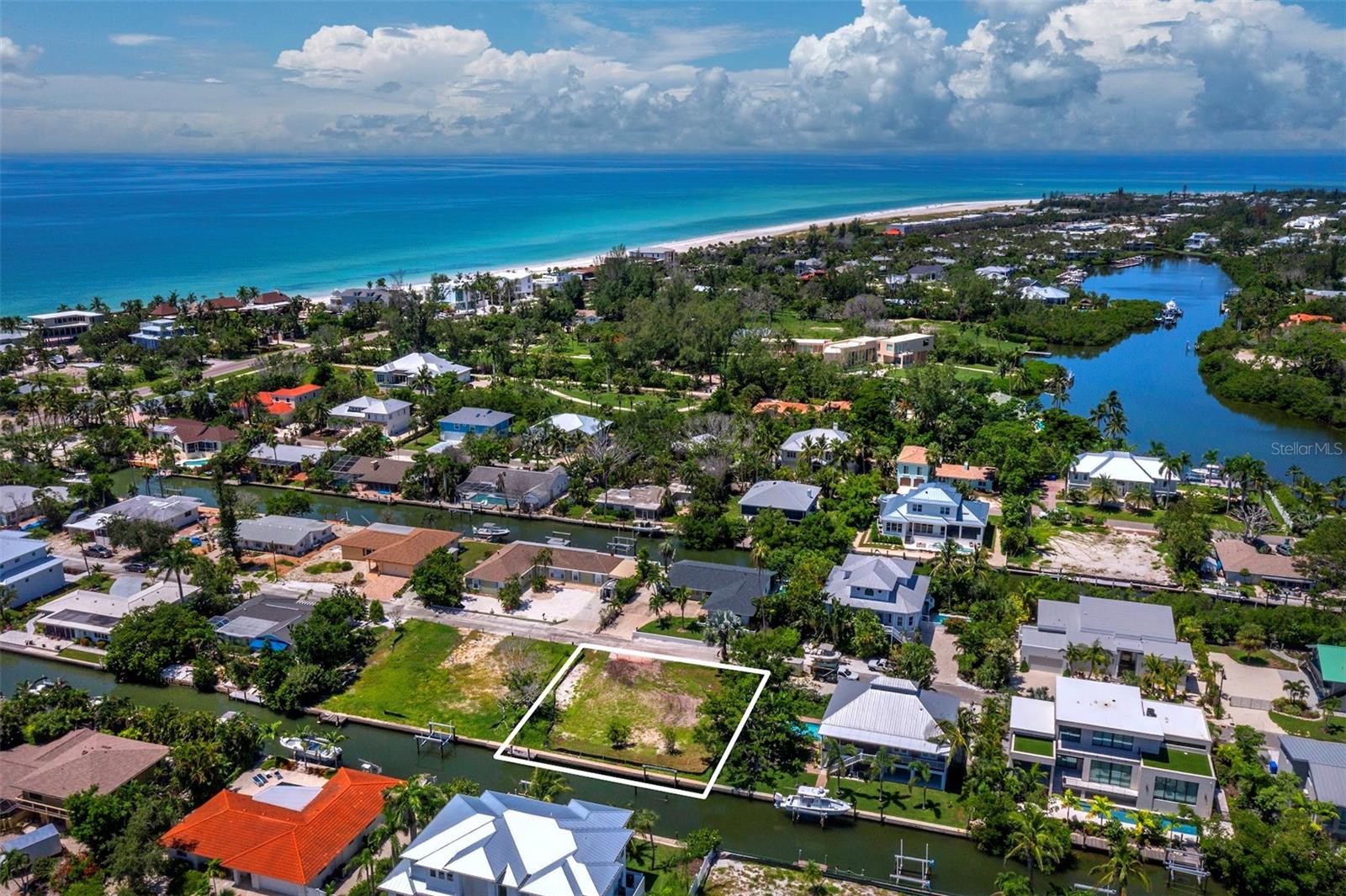 SLEEPY LAGOON PARK - Land