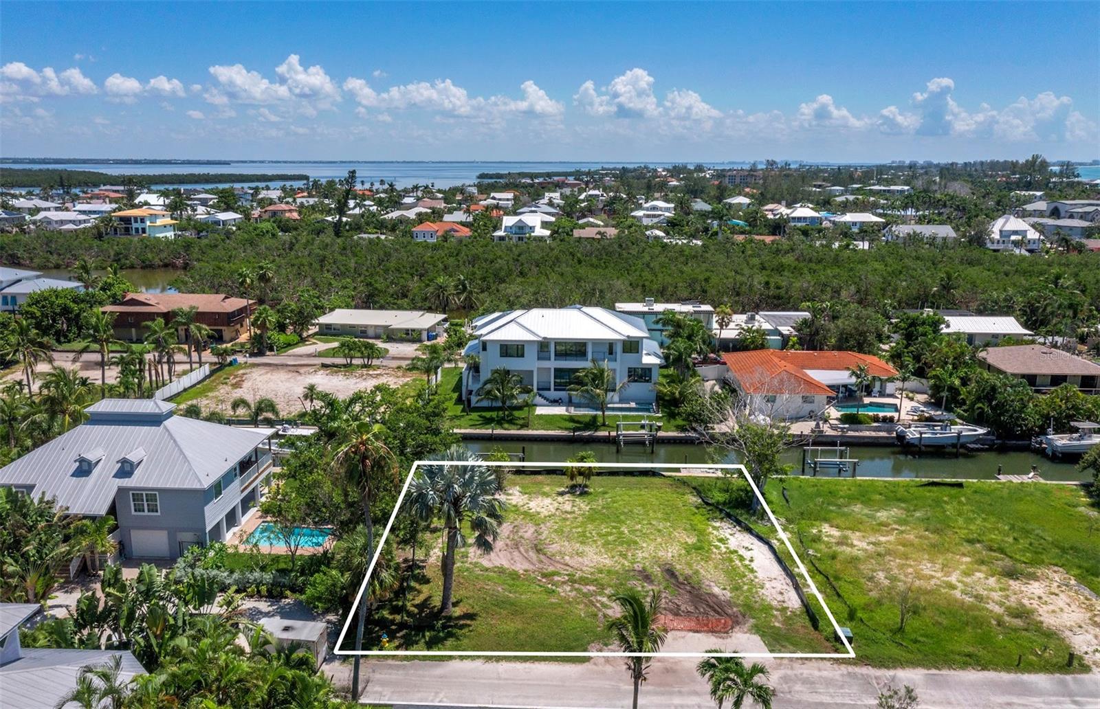 SLEEPY LAGOON PARK - Land