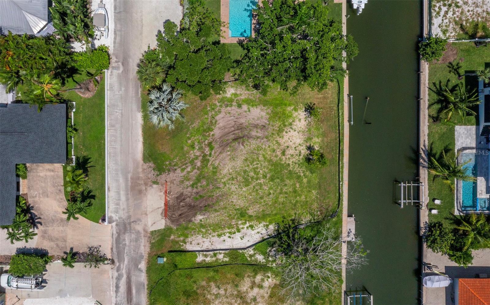 SLEEPY LAGOON PARK - Land