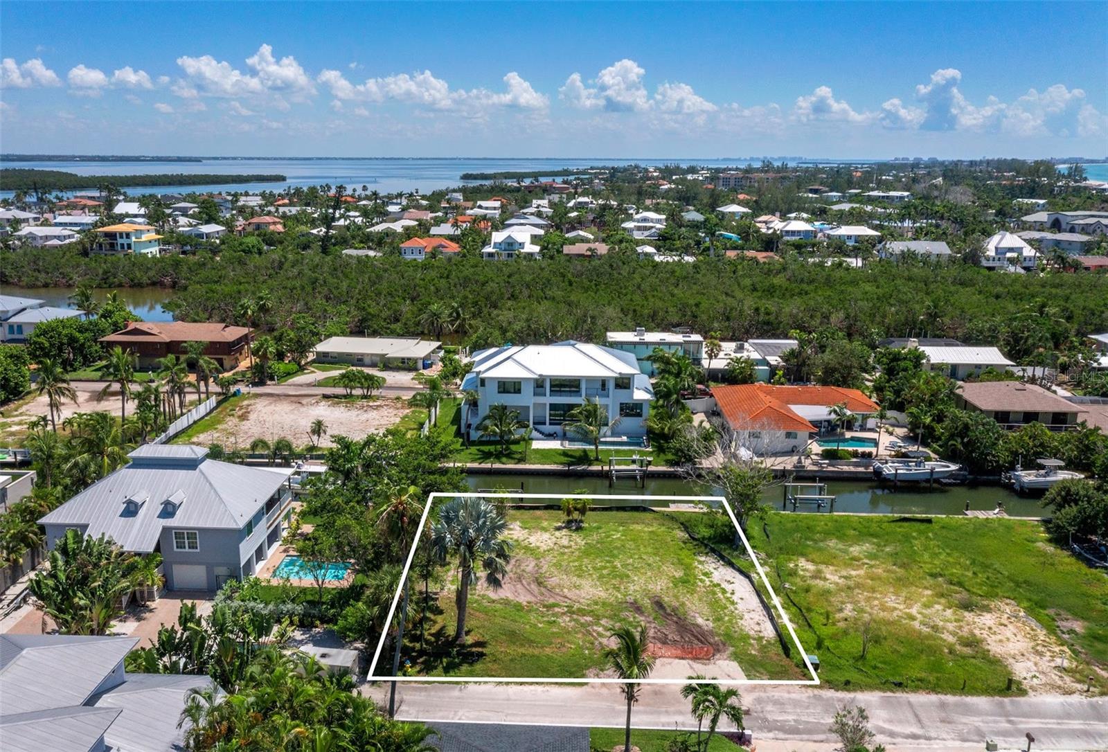 SLEEPY LAGOON PARK - Land