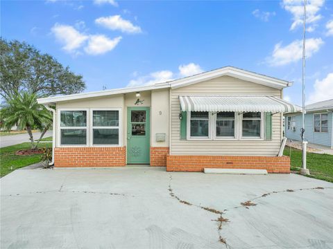 A home in LAKE WALES