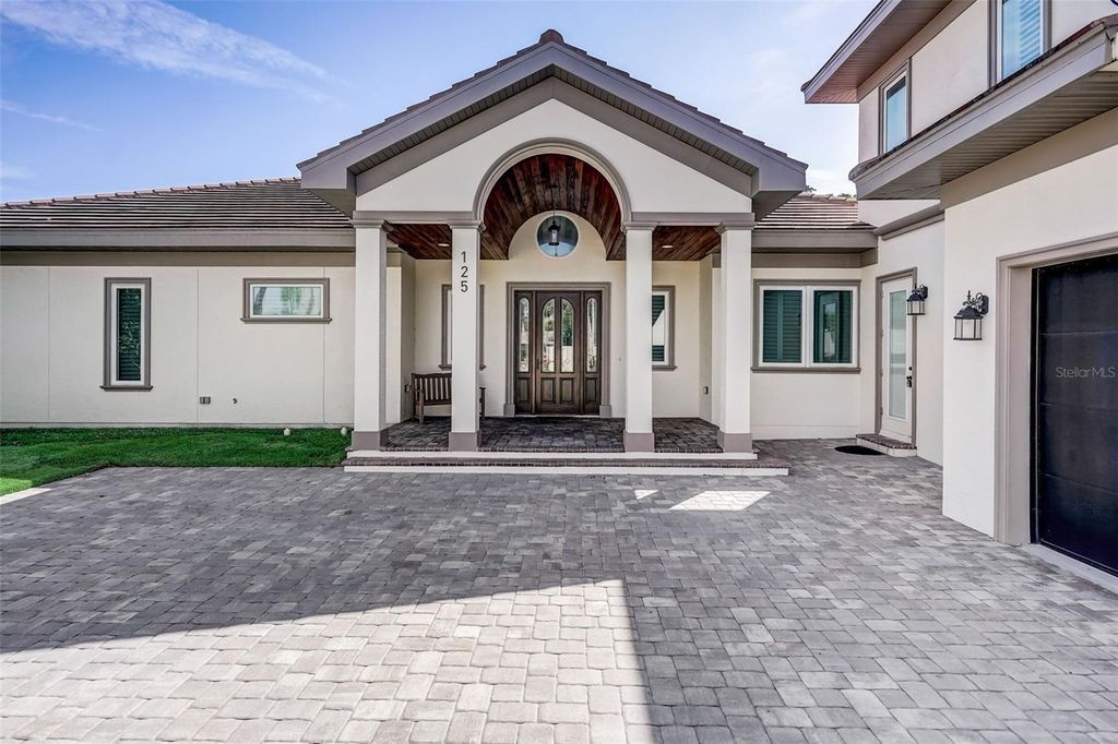 Photo of 125 S Blvd Of Presidents, Sarasota, FL 34236 (MLS # A4680622)