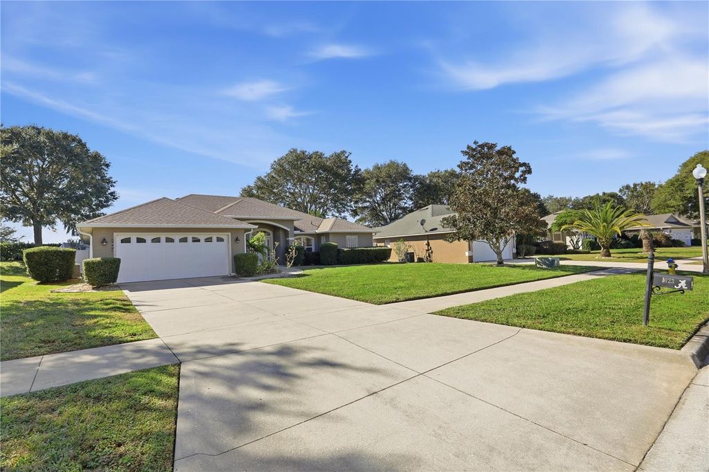 Photo of 1023 Princeton Drive, Clermont, FL 34711 (MLS # G5105911)