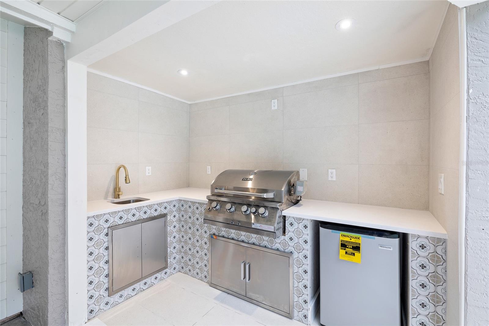 CARROLLWOOD VILLAGE SEC 1 - Residential