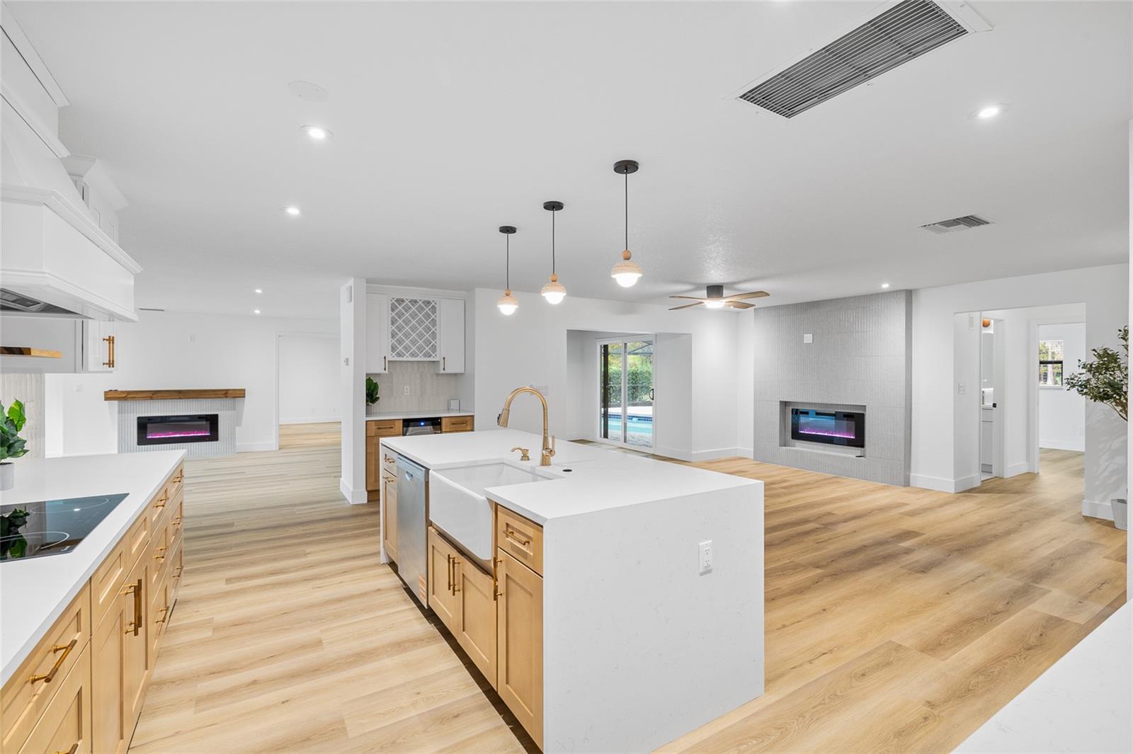 CARROLLWOOD VILLAGE SEC 1 - Residential