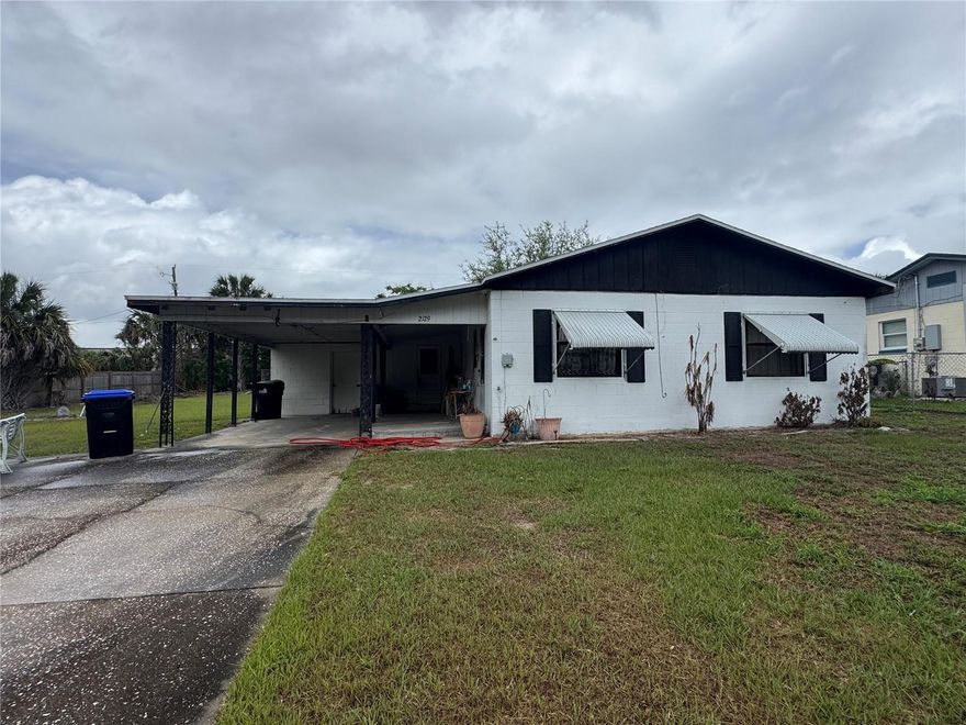 Calling all investors, add this diamond in the rough to your portfolio. Renovate for a lease property or to flip. This mid-century block home has great bones and potential. Large fenced in yard and it is conveniently located between Ocoee and Apopka. Just a 1/2 mile off the 429 giving you easy and quick access to all things needed locally or Orlando. Home is priced for quick cash sale, call your agent for more details.